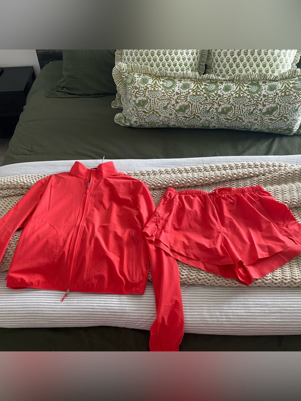 Lululemon Textured Mesh High Rise Short & Full Zip Jacket set in Star Burst Tone